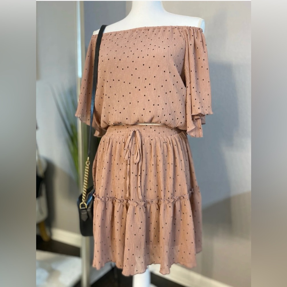 Glam women’s medium two-piece crop top and skirt off the shoulder top